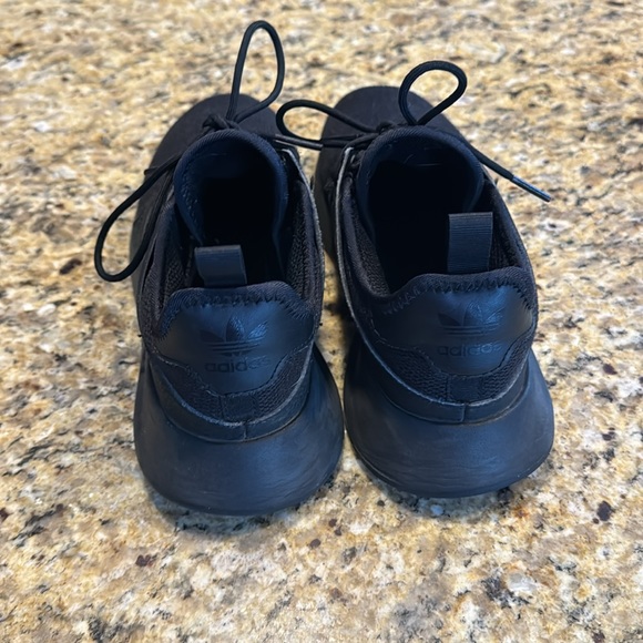 Girls barely worn, black Adidas sneakers - Picture 3 of 6